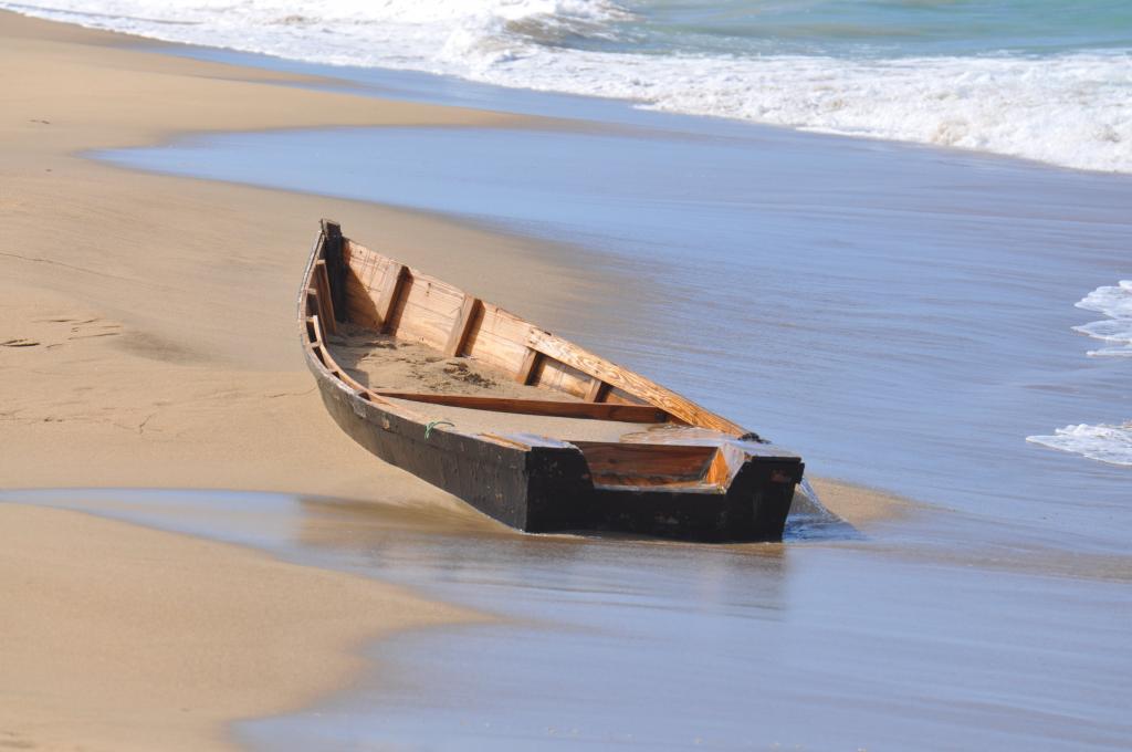 小木船渡海
