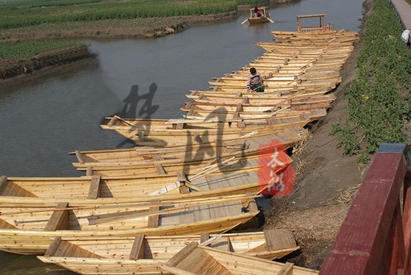 青海划木船