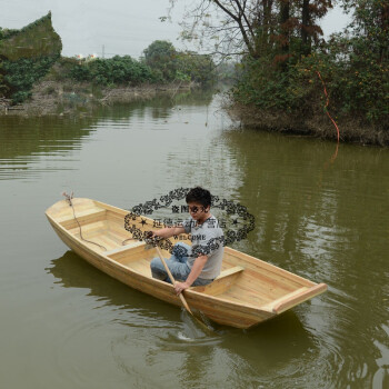 钓鱼用的木船